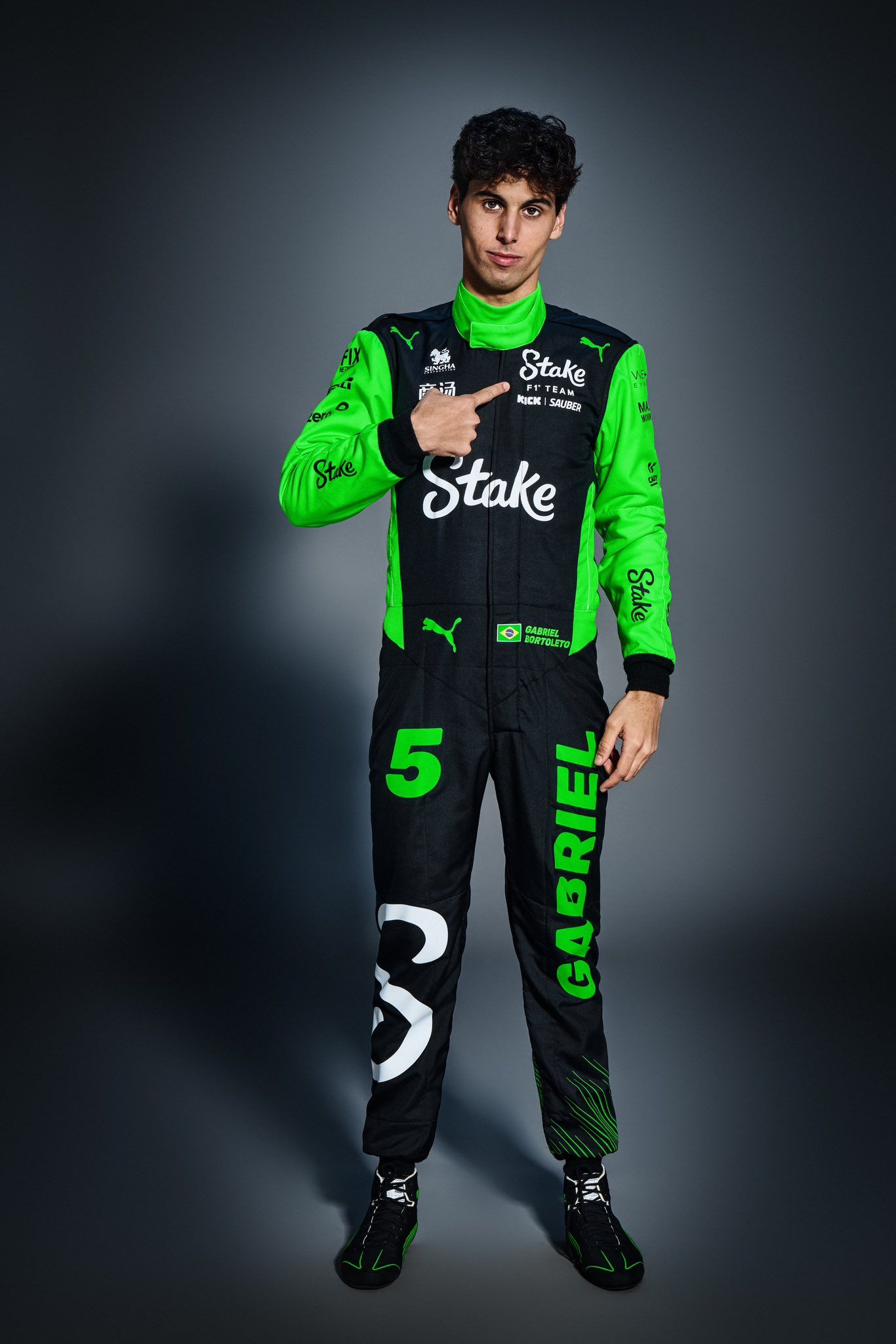 Габриэль Бортолето в комбинезоне Sauber сезона-2025 &copy; Соцсети