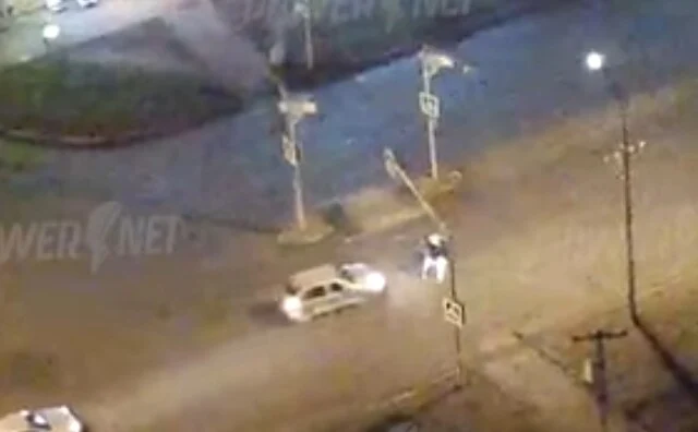  Легковой автомобиль наехал на пешеходов на улице Александрова в Волжском