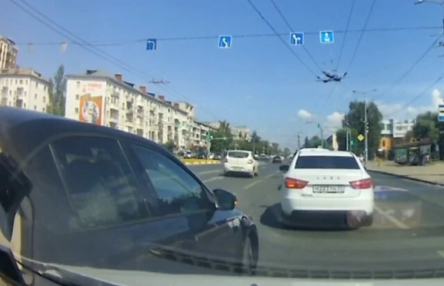  &laquo;Сейчас дам в лоб&raquo;: водитель седана спровоцировал ДТП во Владимире