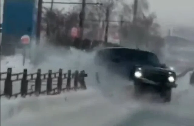  В Ижевске водитель &laquo;Нивы&raquo; не справился с управлением и врезался в ограждение