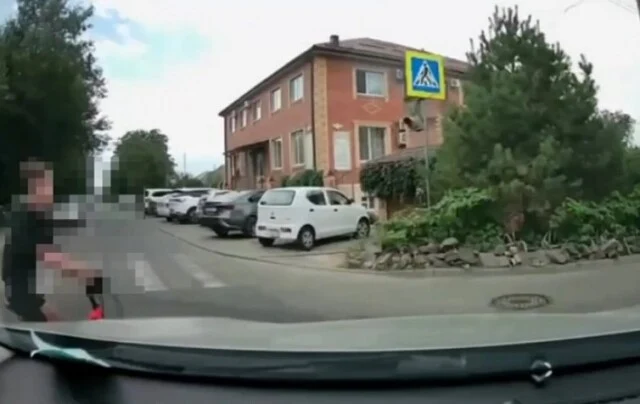  Автомобиль сбил ребенка на велосипеде в Аксае Ростовской области