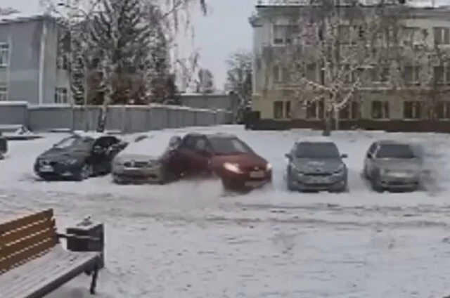  ДТП в Елабуге: автоледи пыталась показать &laquo;мастер-класс&raquo; по парковке задним ходом