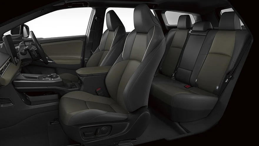 На фото: салон Toyota bZ4X Touring (версии для Японии)