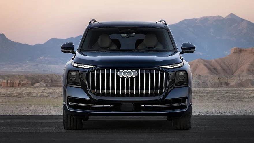 На фото: флагманский кроссовер Audi Q9