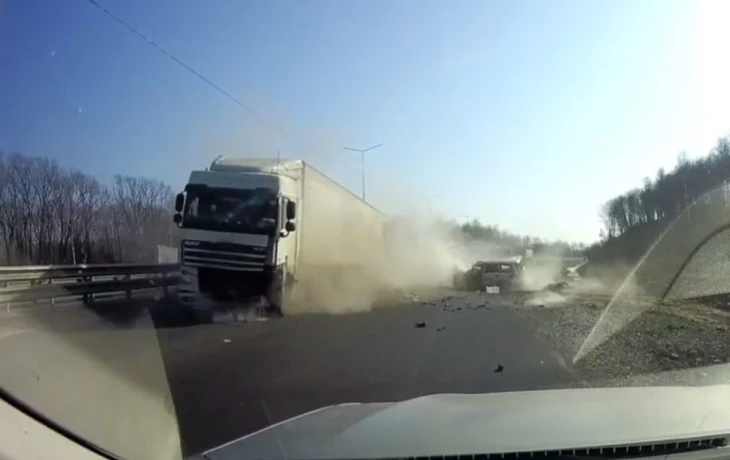  Опасный обгон привёл к ДТП на трассе Хабаровск — Владивосток