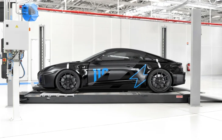Бензиновый Alpine A110 снят с производства, на смену идёт преемник на новой платформе
