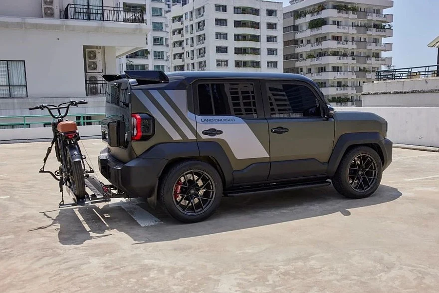 На фото: концепт Toyota Land Cruiser FJ Street Cruiser