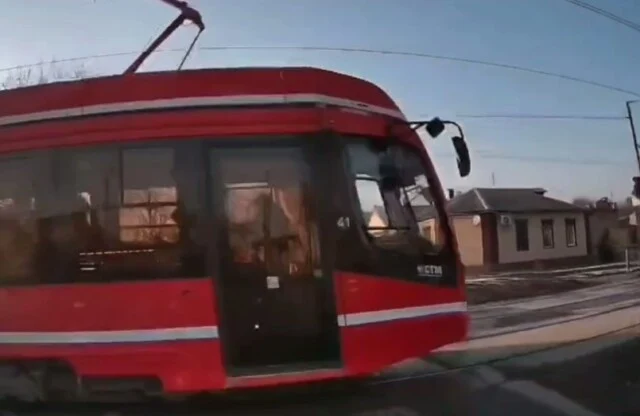  ДТП с трамваем на перекрестке. Кто прав, а кто виноват?