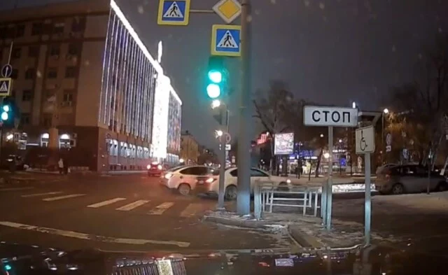  Авария в Тюмени: водитель &laquo;Гранты&raquo; пытался повернуть направо и столкнулся с иномаркой