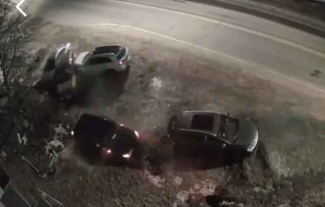  В Нижегородской области пьяный водитель протаранил четыре припаркованных автомобиля