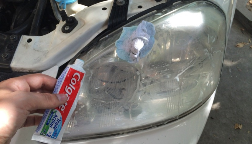 Как при помощи подручных средств легко отполировать фары автомобиля