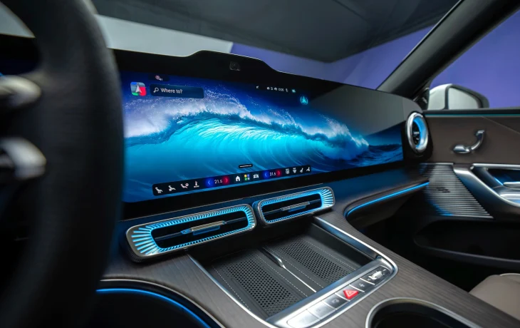 Mercedes-Benz увеличит количество физических кнопок в своих машинах, но это будет нескоро
