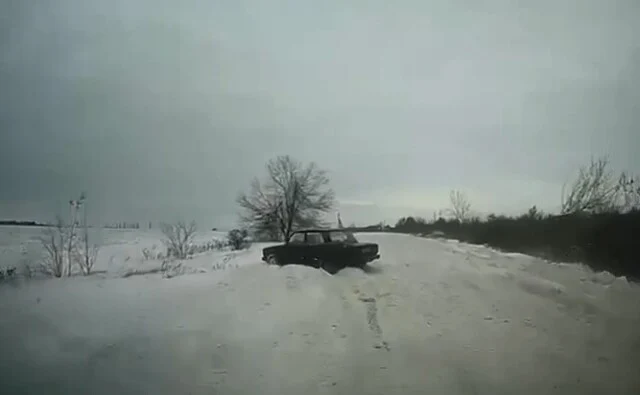  19-летний водитель без прав на &laquo;Жигулях&raquo; пытался скрыться от сотрудников ДПС в ЛНР