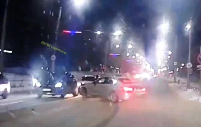  В Чебоксарах водитель автомобиля BMW решил подрифтовать и протаранил встречную &laquo;Гранту&raquo;