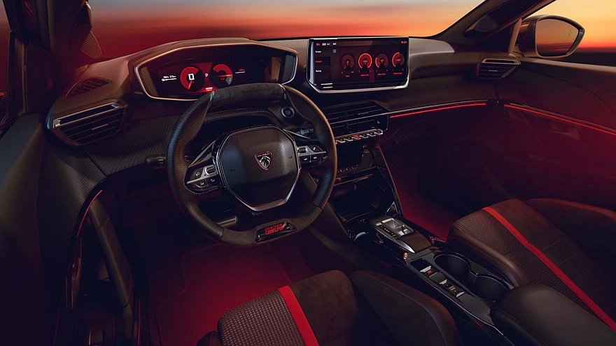 На фото: салон серийного хот-хэтча Peugeot E-208 GTi