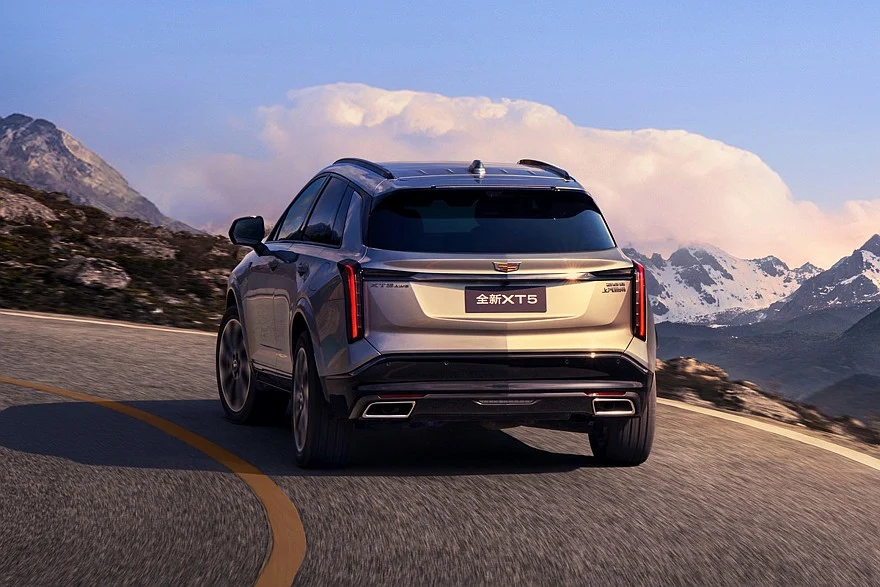 Стандартный кроссовер Cadillac XT5 второго поколения