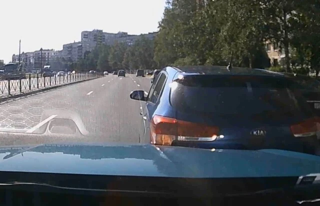  &laquo;Ехал и никого не трогал&raquo;: женщина на Kia устроила ДТП в Петербурге