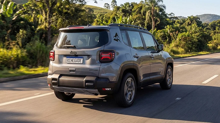 На фото: обновлённый Jeep Renegade Altitude
