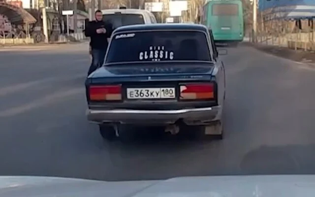  В Макеевке подросток на &laquo;Жигулях&raquo; въехал в иномарку и скрылся