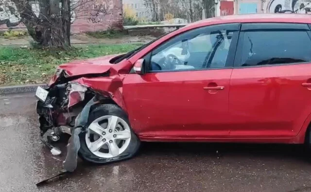  &laquo;Села за руль по просьбе пьяной матери&raquo;: 15-летняя девушка устроила ДТП в Красноярске