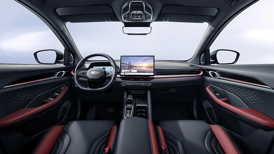 На фото: салон обновлённый Geely Coolray (версии для российского рынка)