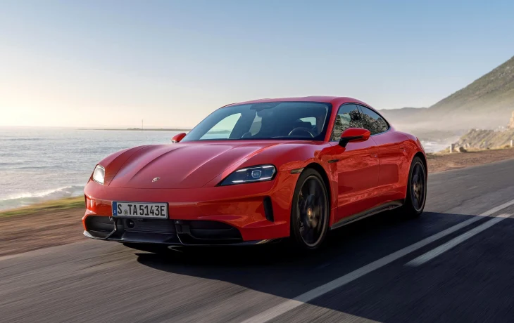 Для Porsche Taycan теперь доступны фальшивая коробка передач и нарисованный тахометр