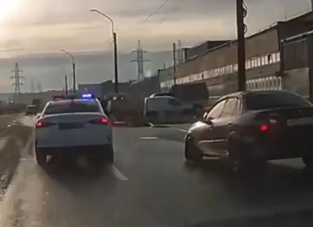  В Петербурге инспекторы ДПС открыли огонь по машине с пьяным водителем