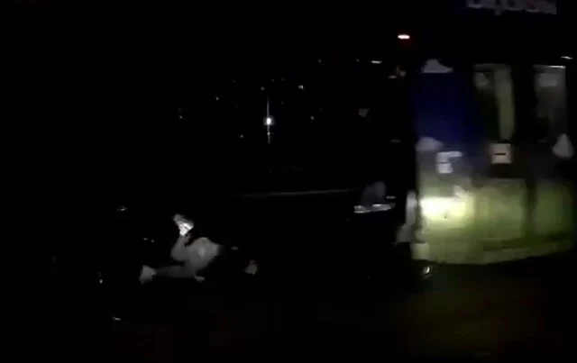  В Орле 15-летний подросток спрыгнул с крыши троллейбуса и едва не погиб под колесами &laquo;Газели&raquo;