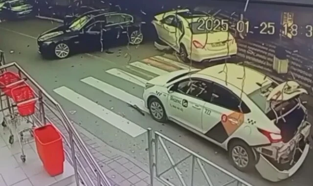  Камера запечатлела момент массового ДТП в Сочи