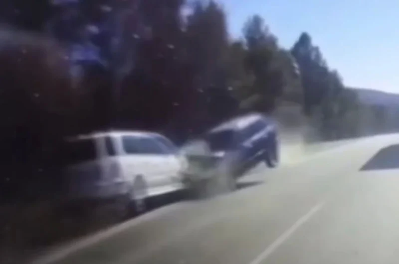  Момент ДТП на трассе &laquo;Байкал&raquo;: водитель &laquo;Хонды&raquo; выехал на встречную полосу и столкнулся с &laquo;Ладой