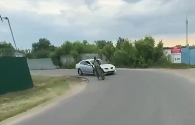  Неудачный маневр: подросток на питбайке столкнулся с легковым автомобилем