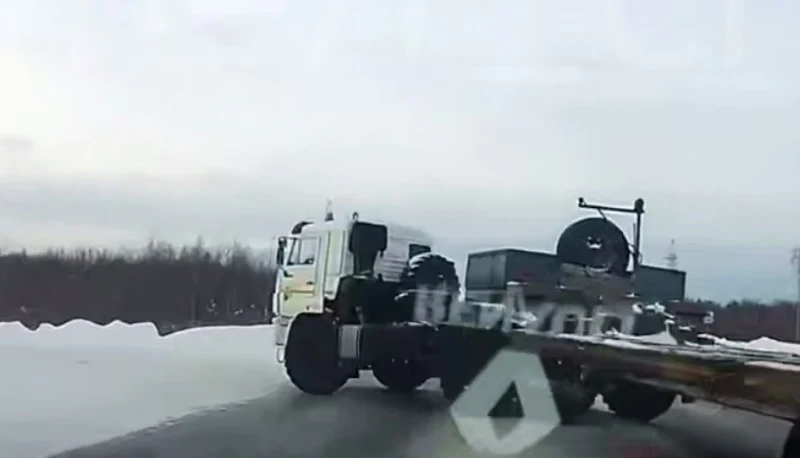  &laquo;Рено&raquo; и Камаз столкнулись на 692-м километре трассы &laquo;Тюмень &mdash; Ханты-Мансийск&raquo;: пострадал ребено