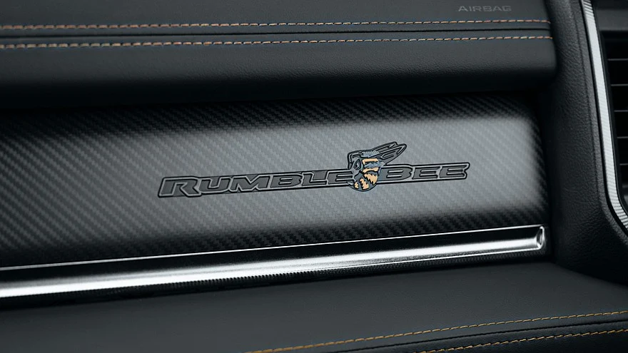 На фото: салон Ram 1500 Rumble Bee SRT