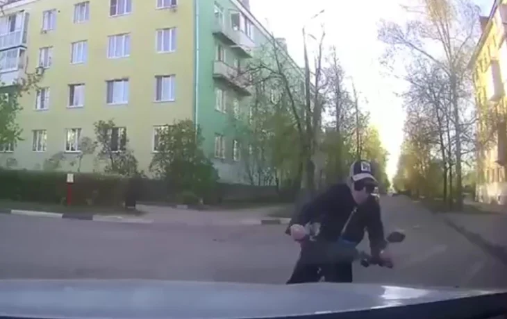  В Дзержинске велосипедист не вписался в поворот и столкнулся с автомобилем