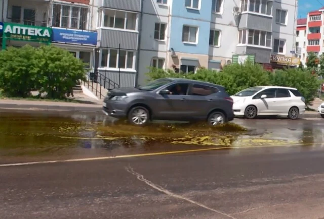  В Улан-Удэ проезжую часть залило подсолнечным маслом