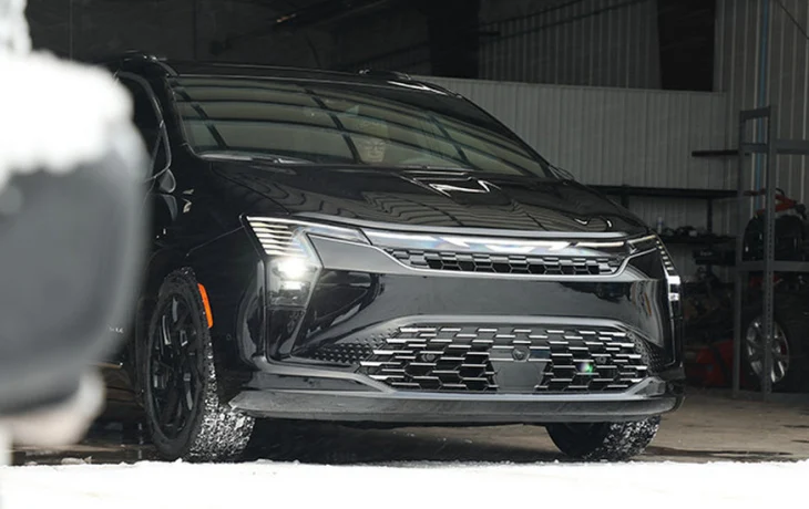 Рестайлинг принёс минивэну Chrysler Pacifica оптику в стиле Kia Carnival