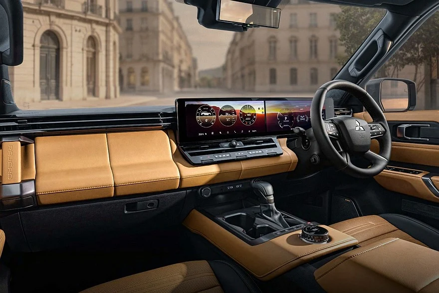 Новый Mitsubishi Pajero для Таиланда, топ-версия Новый Mitsubishi Pajero для Таиланда, топ-версия Super Exceed