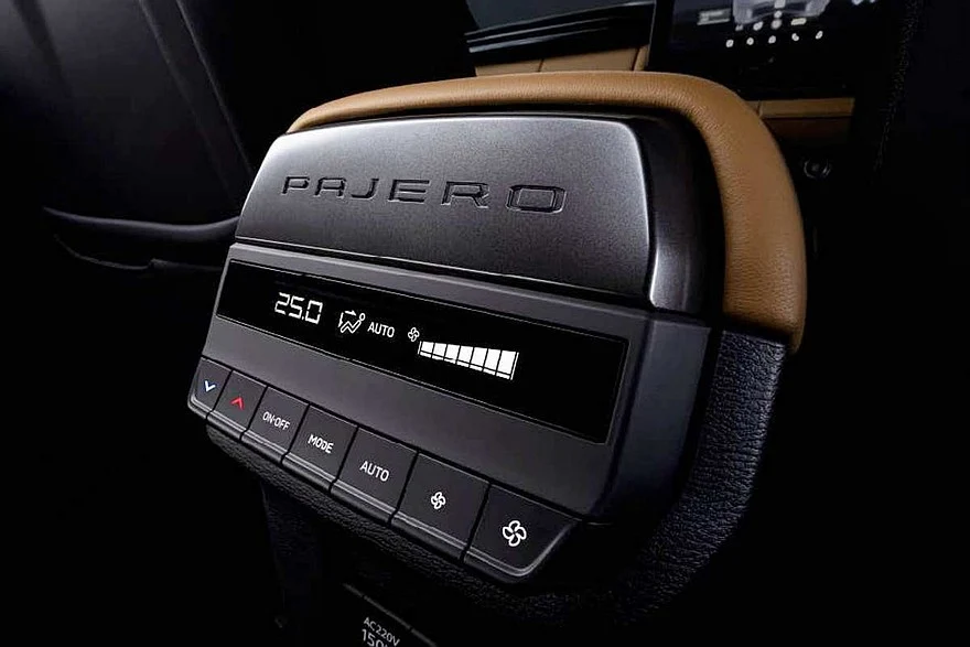 Новый Mitsubishi Pajero для Таиланда, топ-версия Новый Mitsubishi Pajero для Таиланда, топ-версия Super Exceed