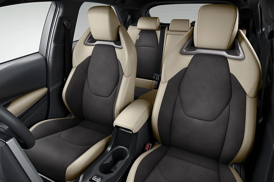 На фото: салон Toyota Corolla Sport 60th Anniversary G &laquo;Z Active Elegance&raquo;