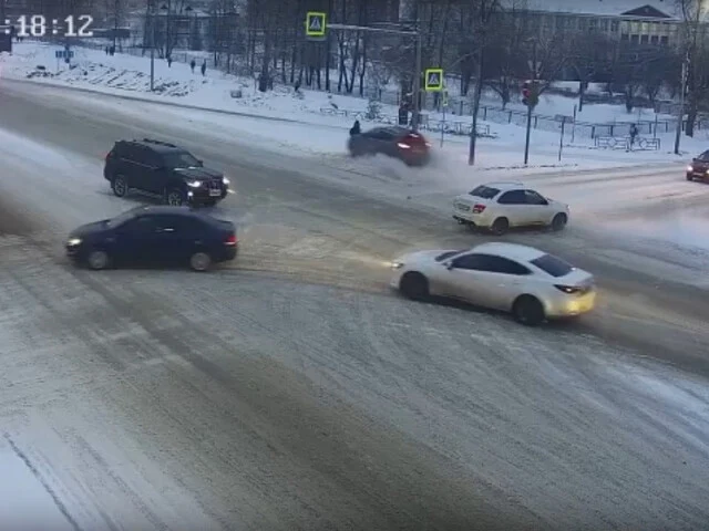  ДТП в Нефтекамске: водитель кроссовера пытался проскочить перекресток на &laquo;желтый&raquo;