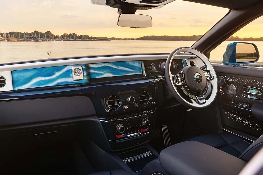На фото: салон Rolls-Royce Phantom Regatta