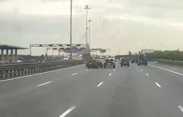  &laquo;Просто хотел поговорить&raquo;: водитель кроссовера спровоцировал ДТП на КАД