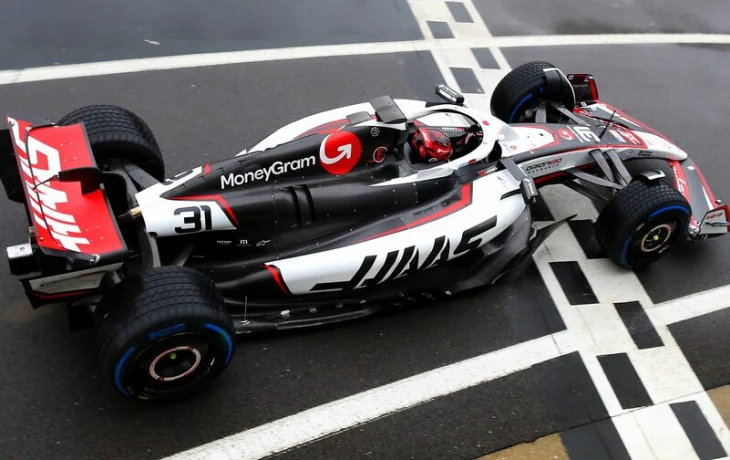 Haas показала новый болид на трассе