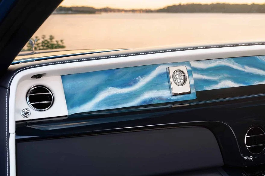 На фото: салон Rolls-Royce Phantom Regatta