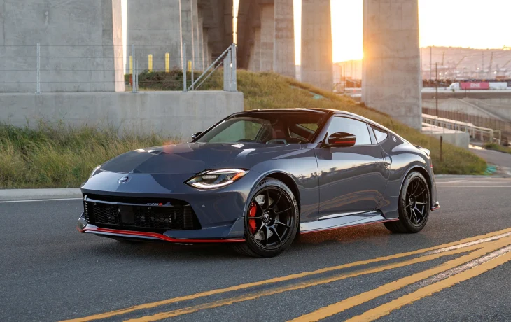 Обновлённый Nissan Z: ретро-передок в &laquo;базе&raquo;, версия Nismo с МКП и тормозами от GT-R