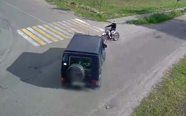  В Калининградской области водитель &laquo;Гелендвагена&raquo; не уступил дорогу подростку на питбайке