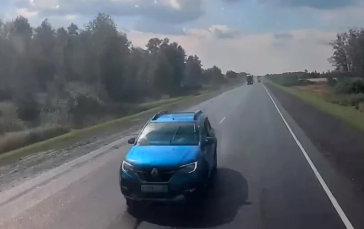  Отвлеклась на детей или уснула? Женщина за рулем Renault врезалась во встречную фуру на трассе Т