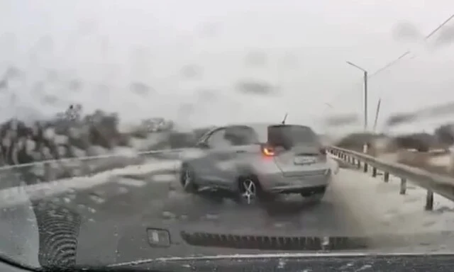  &laquo;Отделалась испугом&raquo;: автомобиль занесло на встречную полосу под Благовещенском