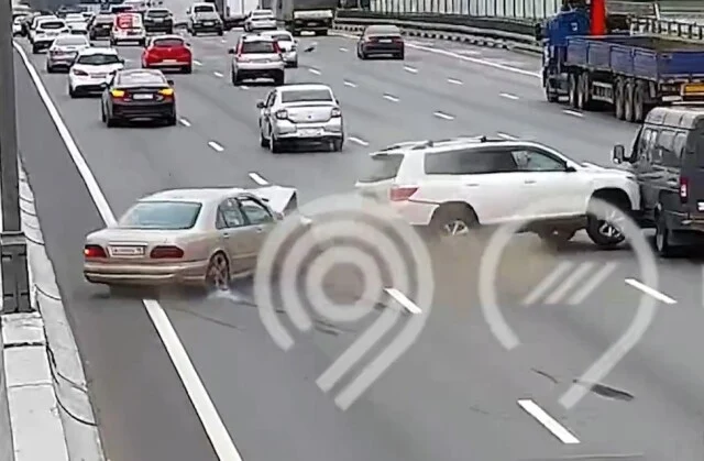  &laquo;Шашки&raquo; не удались: камера запечатлела очередное ДТП на МКАД