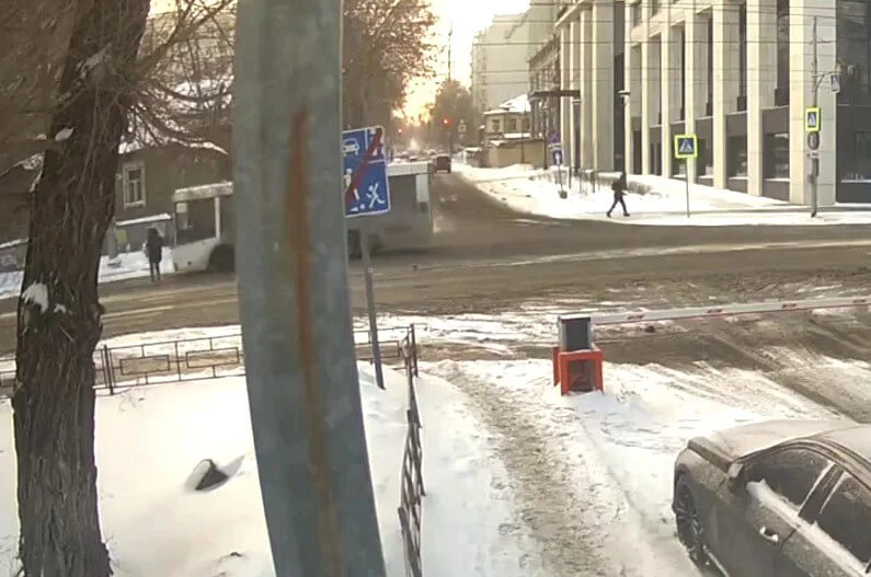  В Самаре женщина попала под автобус и ушла с места ДТП